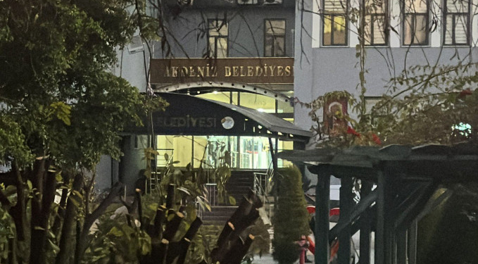 DEM Partili Akdeniz Belediye Başkanı gözaltına alındı