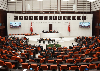 En düşük emekli maaşı Meclis’ten geçti