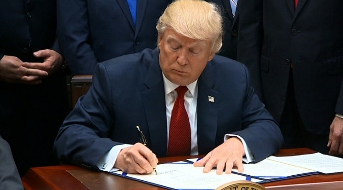 Trump, Kanada’ya yönelik gümrük vergilerini 30 günlüğüne durdurdu