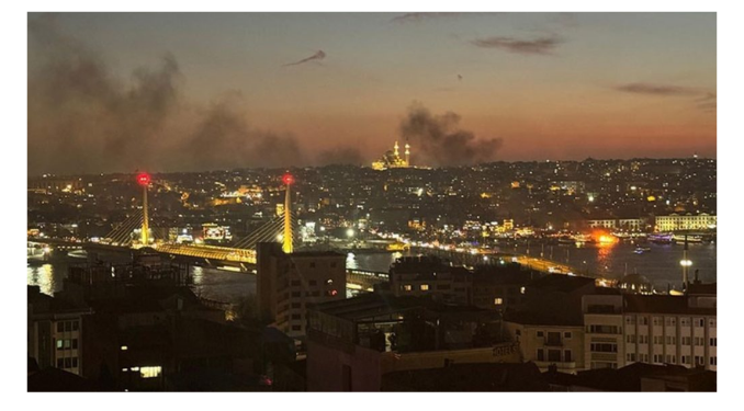 Haliç’te yangın paniği!