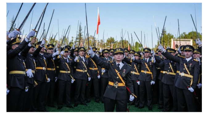 İhraç edilen Atatürkçü Teğmen Eroğlu’ndan TSK’ya dönüş davası