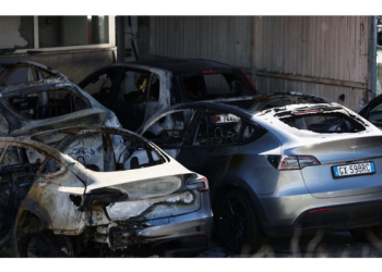 Elon Musk’a büyük öfke! Teslalar kundaklandı