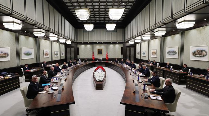 Kabine iki haftalık aranın ardından yarın toplanıyor