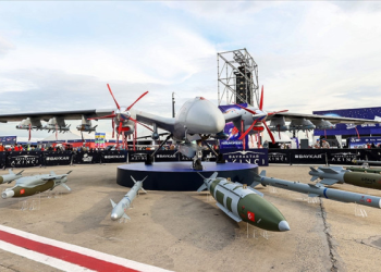 Le Monde Türk silah sektörünü övdü