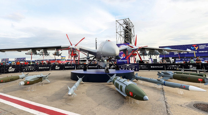 Le Monde Türk silah sektörünü övdü