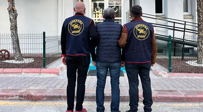 MİT tırlarını durduran FETÖ üyesi Adana Emniyet Müdürü yakalandı