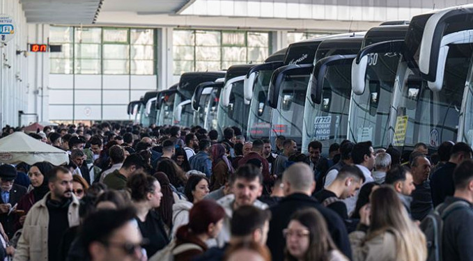 Otogarlarda bayram yoğunluğu