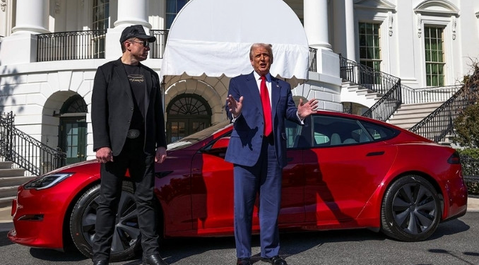 Trump’tan Elon Musk’a destek: Tesla satın aldı