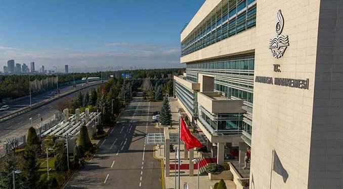 AYM, hekimlere yönelik disiplin cezası düzenlemesini iptal etti