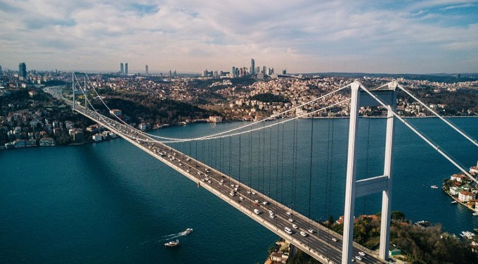Yoğun sis nedeniyle İstanbul Boğazı gemi trafiğine kapatıldı