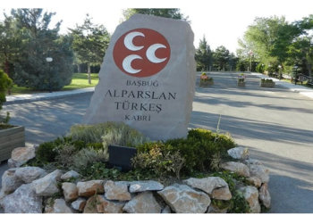 Türkeş’in milletvekili kızına kabir ziyaretinde saldırı