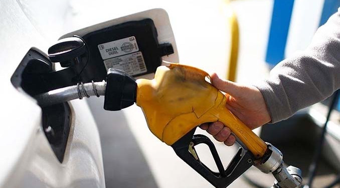 Benzin fiyatlarına zam geldi