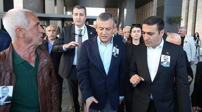 CHP lideri Özel’e yumruklu saldırı soruşturması derinleştiriliyor