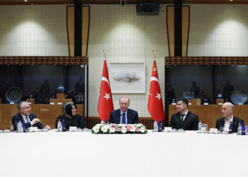 Erdoğan işçi ve işveren temsilcileriyle bir ara geldi