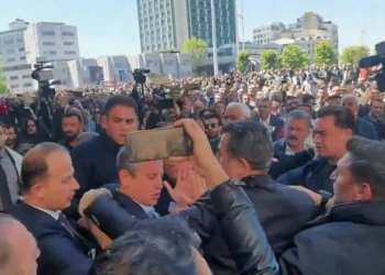 Özgür Özel’e yumruklu saldırı