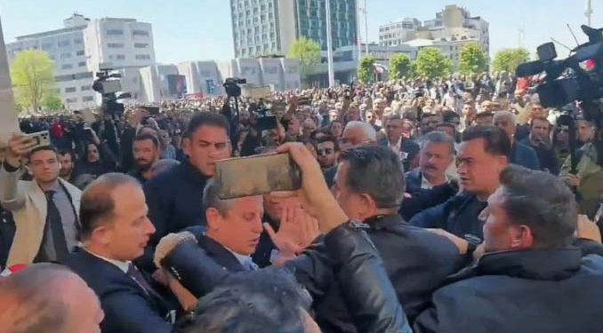 Özgür Özel’e yumruklu saldırı