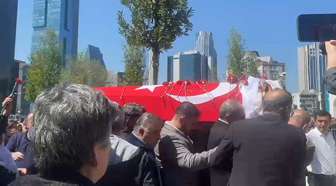 Sırrı Süreyya Önder’e son görev