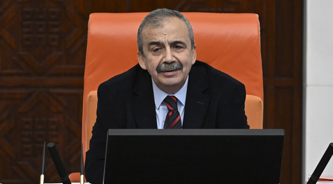 Sırrı Süreyya Önder’in aracında düzenek bulundu