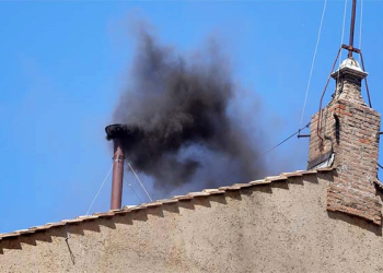 Vatikan’da siyah duman: Papa seçimi sürüyor