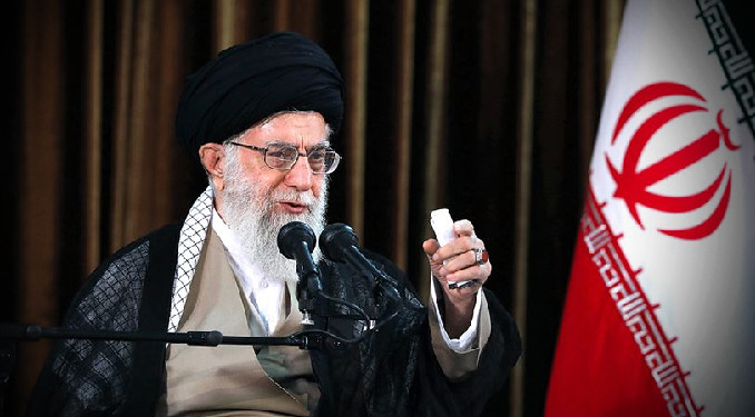 İddia: Hamaney’e suikast planını Trump engelledi