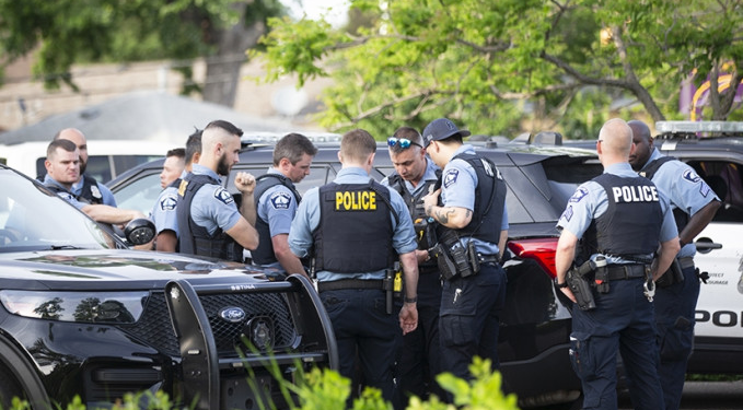 Minnesota’da siyasi kâbus: Polis kılıklı saldırgan, eyalet meclis başkanı ve eşini öldürdü