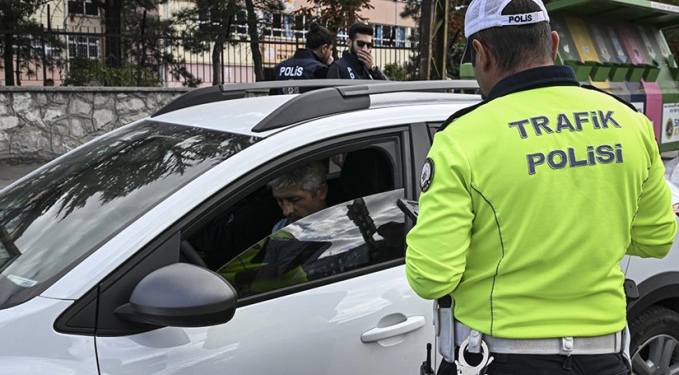 Trafikte büyük denetim: On binlerce sürücüye ceza yazıldı