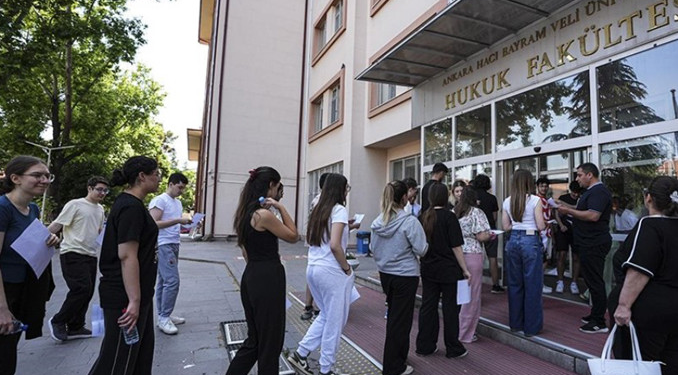 YKS’nin ilk oturumu TYT sona erdi