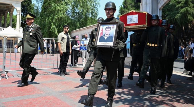 İskenderun’da şehit olan iki askere veda