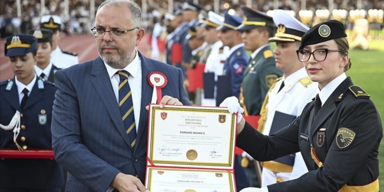 MSÜ Rektörü Afyoncu’dan teğmenlere: Sivil iradenin emrinde olacaksınız