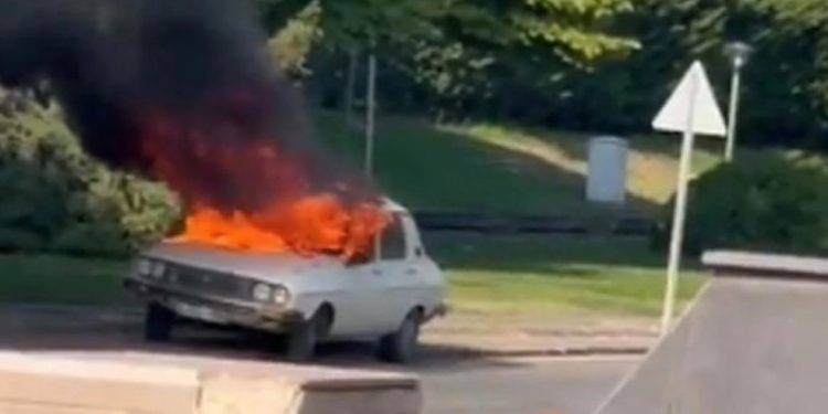 TBMM binası önünde beyaz Toros ateşe verildi