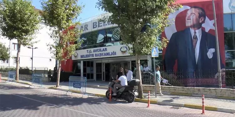 Beşiktaş ve Avcılar Belediyesi’nde gözaltına alınanlar adliyeye sevk edildi