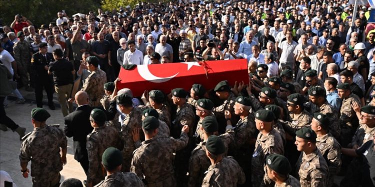 Şehit polis Mustafa Karapınar son yolculuğuna uğurlandı