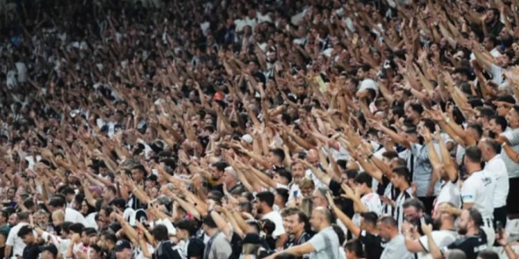 Beşiktaşlı taraftarlardan Sergen Yalçın’a istifa çağrısı