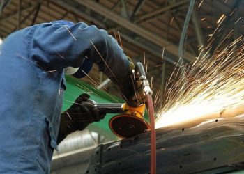 İmalat sanayi nefes aldı, daralma hızı azaldı