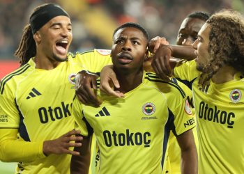 Fenerbahçe farklı kazandı adını çeyrek finale yazdırdı